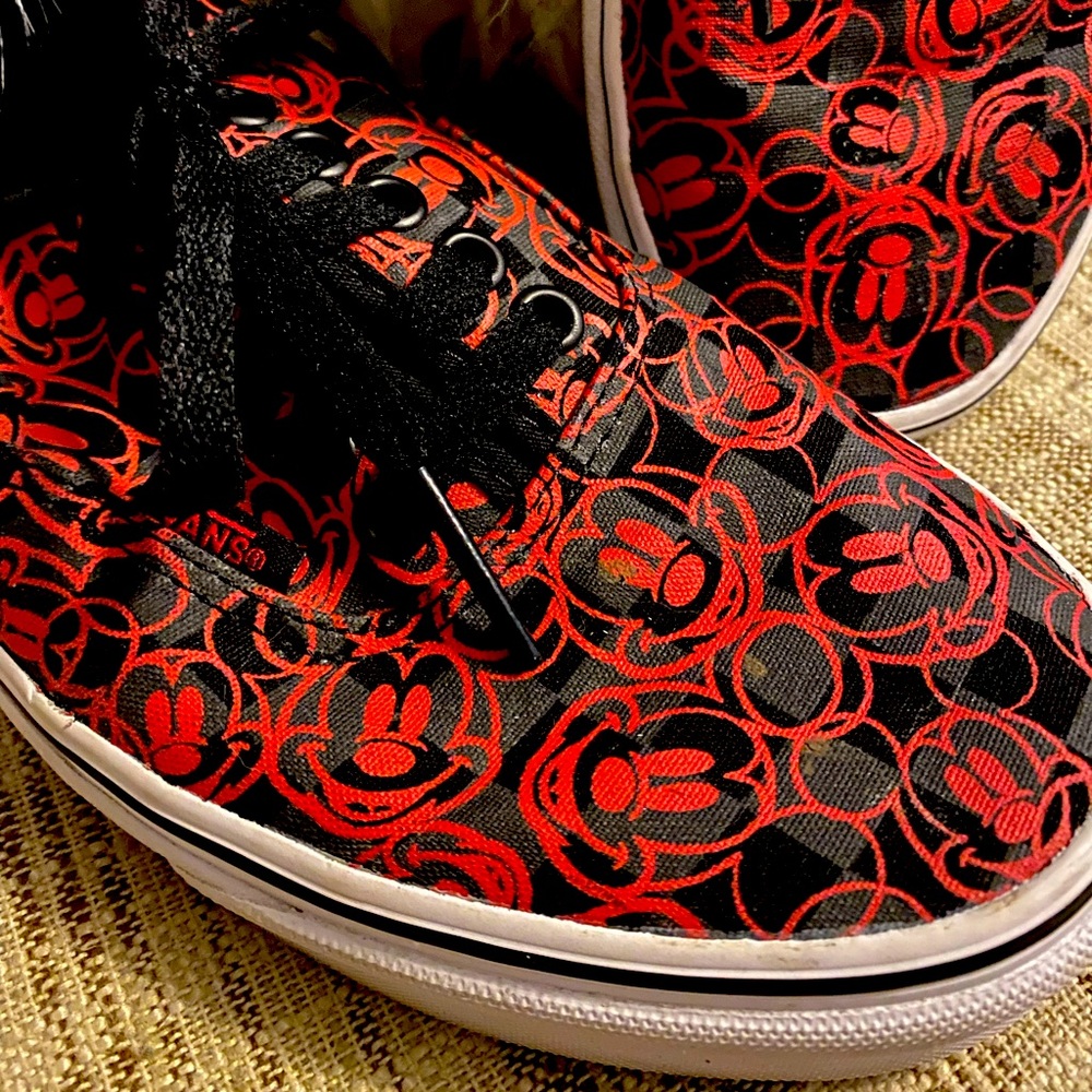 Mickey Mouse Vans black and red Women’s size 8